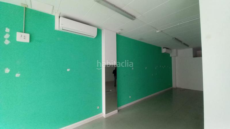 Foto 979b7dfb-9222-41b3-9ebb-f1cf1feebe4a. Alquiler local comercial muy visible, zona de paso en Mataró
