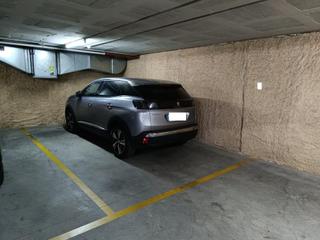 Parking voiture à Via Europa - Parc Central. Gran plaza de parking en la via europa  parc central