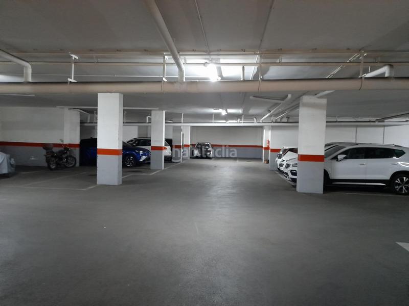 Foto e527a5e4-f730-448a-8e8d-fa2db59279ff. Parking coche plaza de parking en la zona calle alamos en Mataró