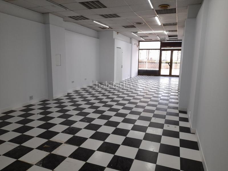 Foto ac2d0646-a788-4634-920a-176d13925b58. Alquiler local comercial  situado en la avda. maresme en Mataró