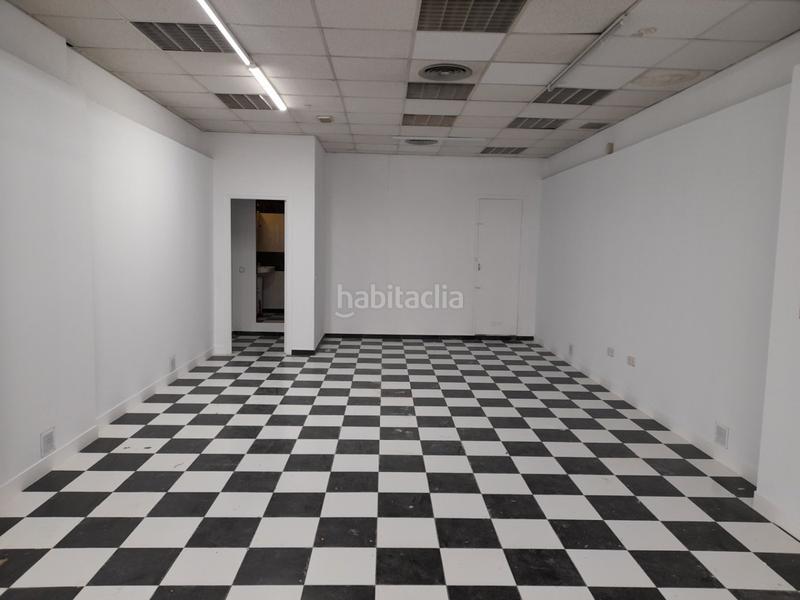 Foto eba8025e-f3de-4ed5-8c22-4c18e8f08102. Alquiler local comercial  situado en la avda. maresme en Mataró