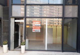 Local commercial à La Nova Esquerra de l´Eixample. Local comercial de 35m en barcelona  sants  hostafrancs