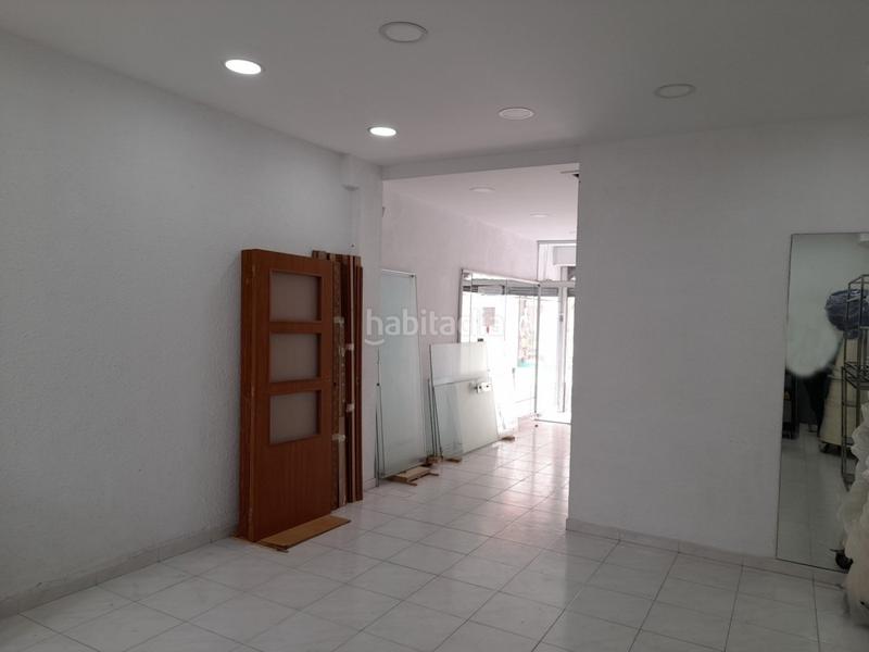 Foto 541eb662-8e8c-4766-a2ba-f74b58efe336. Alquiler local comercial  con muchas posibilidades centro en Mataró