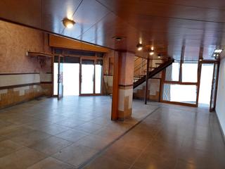 Lloguer Local Comercial a El Palau - Escorxador. Local con altillo de unos 30m2 en buena zona palau  mataró