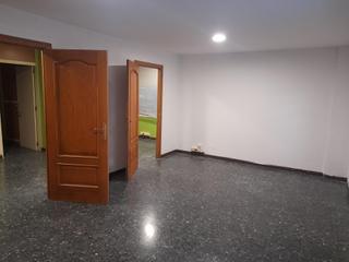 Lloguer Local Comercial a Caldes d´Estrac. Local en el centro de caldes destrac de unos 63m