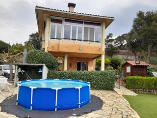 Casa a Canyamars. Casa con gran jardín en canyamars