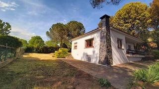 Casa in Sant Antoni de Vilamajor. Casa luminosa con jardín y porche en zona residencial situada en