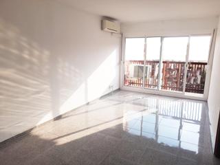 Appartement à Cerdanyola Sud. Oportunidad en cerdanyola ático luminoso de 3 hab. en mataró