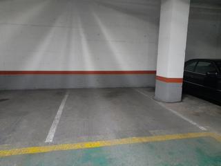 Alquiler Parking coche en La Nova Esquerra de l´Eixample. Gran plaza de parking de 15m cerca de la estación de tren de san
