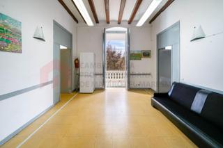 Casa a Centre. Oportunidad casa a reformar con diferentes posibilidades