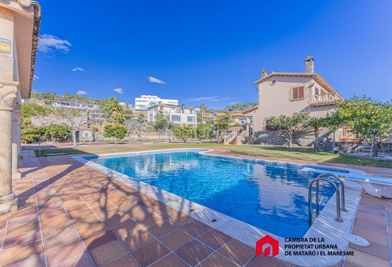 Foto 1b21a067-43a6-432a-824e-453bd6c199cb. Casa amb aparcament a Can Quirze Mataró