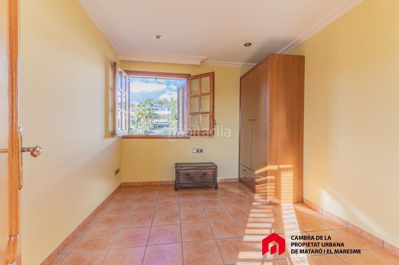 Foto 1ef4a0cb-9480-40be-a630-b0807547d1d2. Casa amb aparcament a Can Quirze Mataró