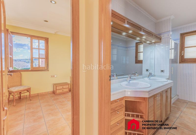 Foto 69c2d088-ffc3-479e-b269-4777a94ecb1a. Casa amb aparcament a Can Quirze Mataró