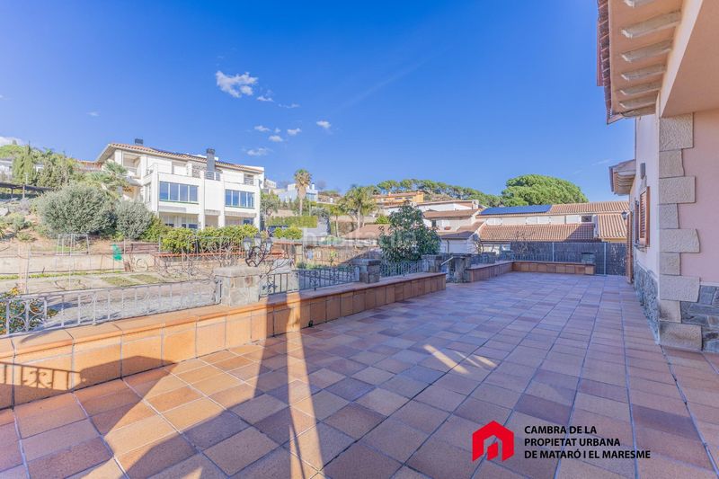 Foto 8f13719f-6024-4dda-9b7f-74da40ee5df1. Casa amb aparcament a Can Quirze Mataró