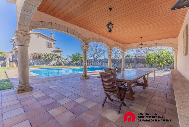 Foto c1f69b65-77c1-4b0c-bce2-677d211c5473. Casa amb aparcament a Can Quirze Mataró