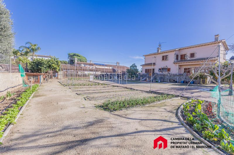 Foto f63f61a9-53db-4445-9fb9-5f1ac6cb099c. Casa amb aparcament a Can Quirze Mataró