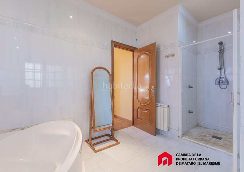 Foto fe6cf884-064e-4560-95ca-4dbc27999676. Casa amb aparcament a Can Quirze Mataró