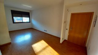 Piano terra in Cardedeu. Planta baja con piscina comunitaria y plaza de aparcamiento