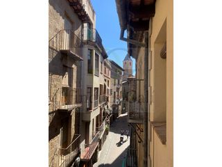 Miete Zweistöckige Wohnung in Solsona. Dúplex de 3 dormitorios dobles, renovado, en la calle histórica