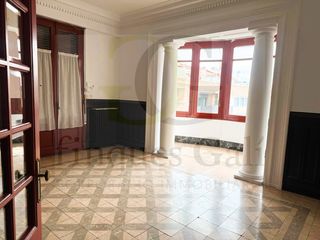 Pis  Calle marti i julia. Piso en venta en el corazón de manresa  edificio renacentista