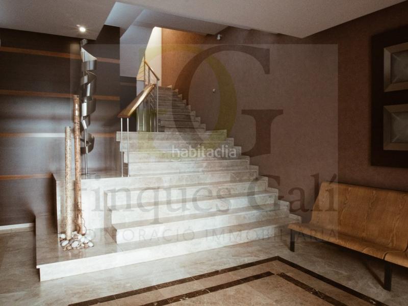 Foto 0717630f-2539-445b-930f-846753c57101. Dúplex exclusivo dúplex invertido en el centro con terraza de 90m, tres plazas de aparcamiento y tres trasteros. en Manresa