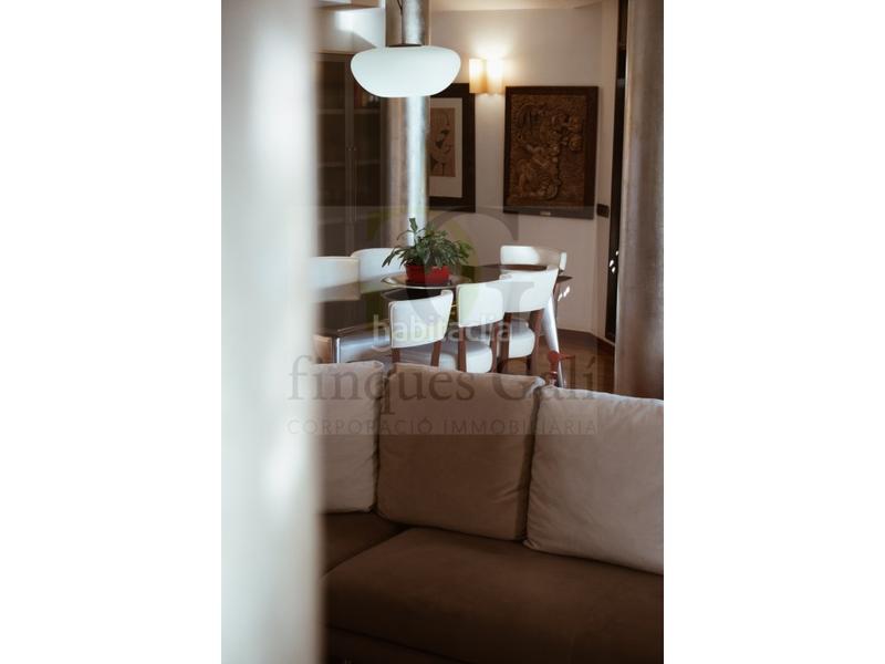 Foto 3f1c8995-6d87-4592-9404-0b8f5f75c771. Dúplex exclusivo dúplex invertido en el centro con terraza de 90m, tres plazas de aparcamiento y tres trasteros. en Manresa