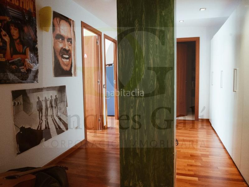 Foto a09a5c4b-2c9d-43d8-9448-27c4b1e9d3cd. Dúplex exclusivo dúplex invertido en el centro con terraza de 90m, tres plazas de aparcamiento y tres trasteros. en Manresa
