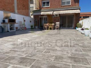 Haus  Avinguda catalunya. Casa unifamiliar adosada con 3 habitaciones, 2 suites, dos garaj