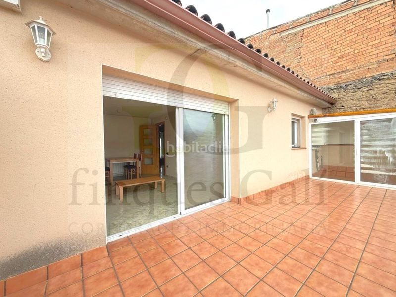 Foto e3ca26f4-978d-444b-928f-e006778290c8. Casa  adosada de 6 habitaciones con jardín y garaje ideal para familias en el bosquet en Sant Fruitós de Bages