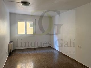 Pis  Calle circumval.lacio. Manresa. junto a passeig pere iii, 4 habitaciones. ascensor.