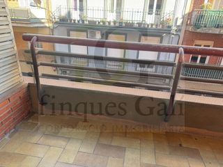 Pis  Calle circumval.lacio. Manresa. junto a passeig pere iii, 4 habitaciones. ascensor. par