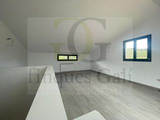 Casa a Puig-reig. Casa adosada de nueva construcción en puigreig con 4 habitacione