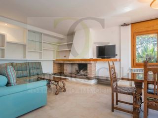 Casa in Castellnou de Bages. Castellnou de bages  casa con 6 habitaciones, 4 baños, párquing