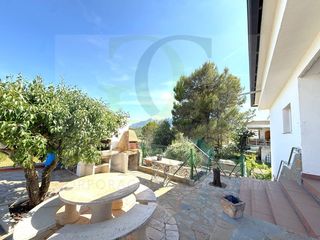 Casa a Castellgalí. Castellgalí  casa a cuatro vientos de 4 habitaciones con jardín,
