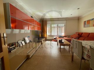 Etagenwohnung  Calle sant pere regalat. Pont de vilomara bajo de 3 habitaciones con terraza cubierta, pa