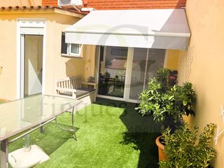 Haus  Calle joaquim borras. Casa de 165 m con garaje de 55 m, patio, terraza y vistas a mont