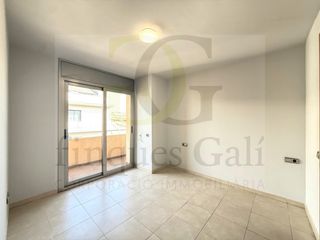 Miete Etagenwohnung in Carretera de Vic - Remei. Manresa  piso de 3 habitaciones con balcón ideal para parejas