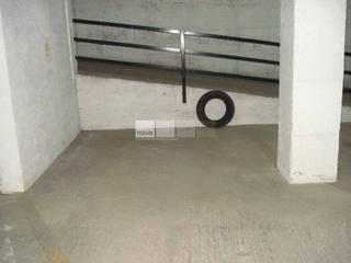 Aparcament cotxe a Tona. Párking en venta