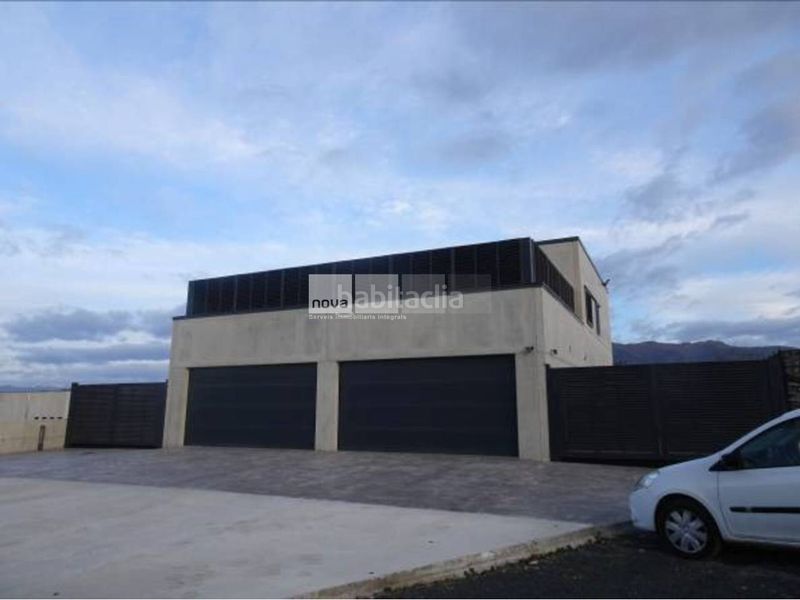 Foto afaa8370-8b97-4db6-9c37-fae3a55488dc. Nau industrial a Torelló