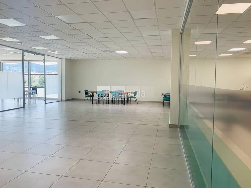Foto 94bc3f74-7b38-4b22-bd2a-dc9bea03234b. Alquiler oficina nave comercial en alquiler en Tona