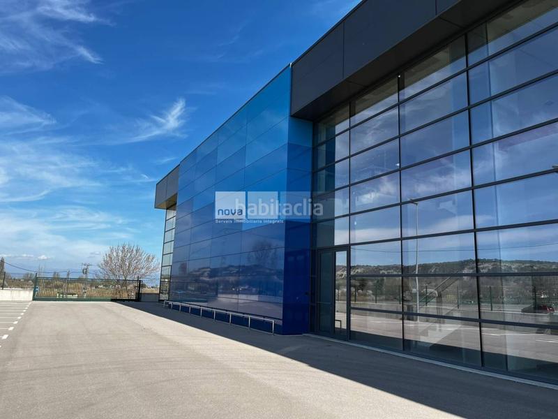 Foto f2f9b4c7-a62a-4f95-823b-18df8f28a013. Alquiler oficina nave comercial en alquiler en Tona