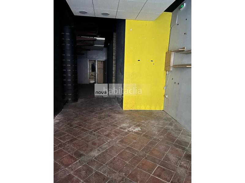 Foto 0acd7b5d-6da2-4234-bbf4-f6e9e0456e04. Location local commercial dans Centre Vic