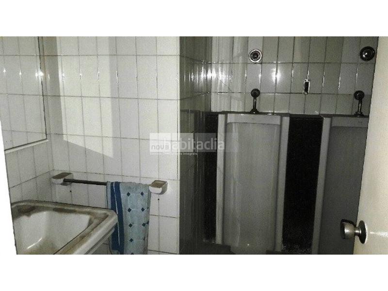 Foto 81d4bc51-8970-4cd3-9fce-7691a63bb461. Affitto locale commerciale in Centre Vic