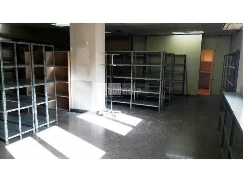 Foto f08a8f00-ea9e-412c-8877-3a4ffb81104a. Location local commercial dans Centre Vic