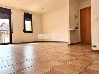 Duplex in Tona. Dúplex con encanto en tona  ideal para vivir todo el año o escap