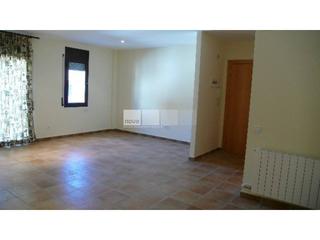 Duplex à Tona. Dúplex con encanto en tona  ideal para vivir todo el año o escap