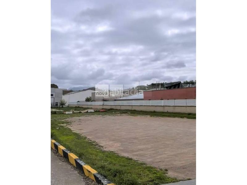 Foto 8aa73317-9460-4894-8996-f885b1f5f217. Solar industrial  en venta en Tona