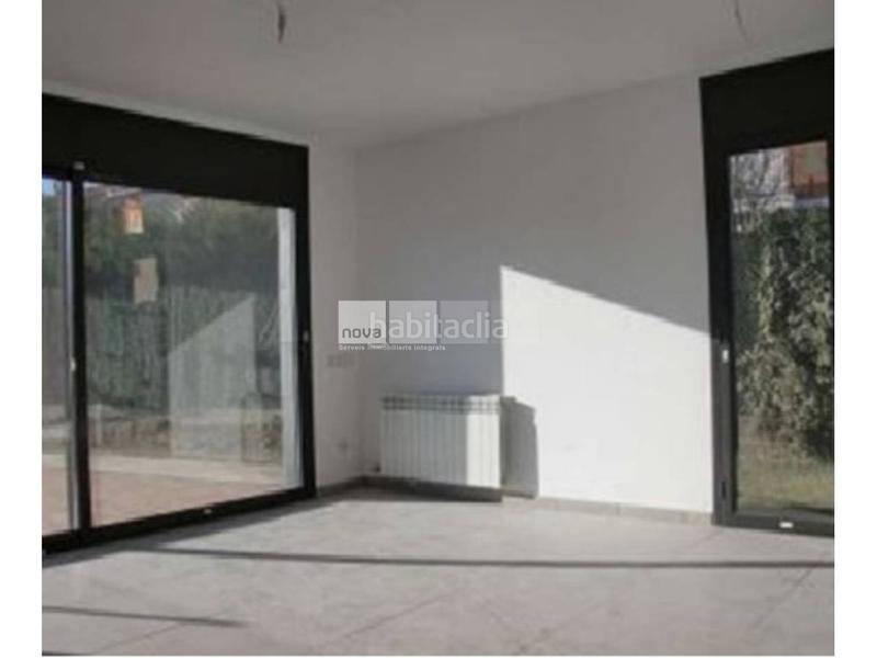 Foto ae74d34f-bc34-4606-a58c-3eff24d5943b. Maison avec chauffage parking dans Tona