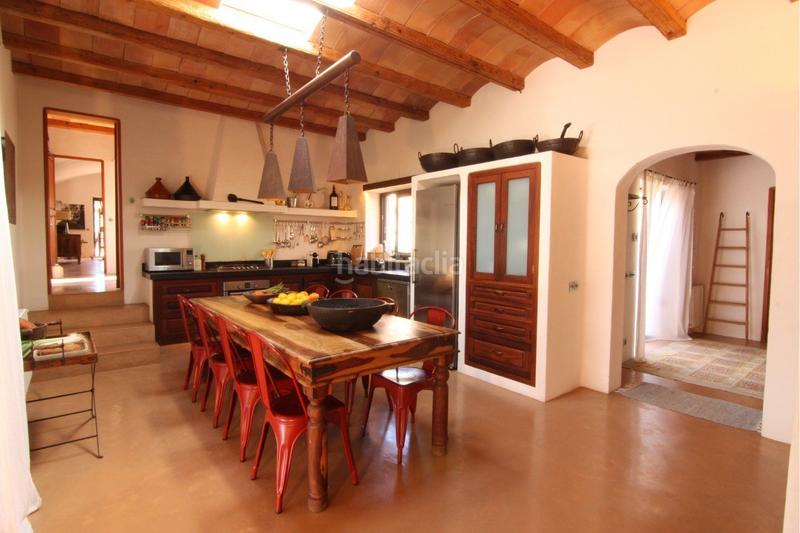 Foto 2e0bc4b8-f62b-44fd-962c-525f35a3d998. Masia amb xemeneia aparcament piscina a Formentera