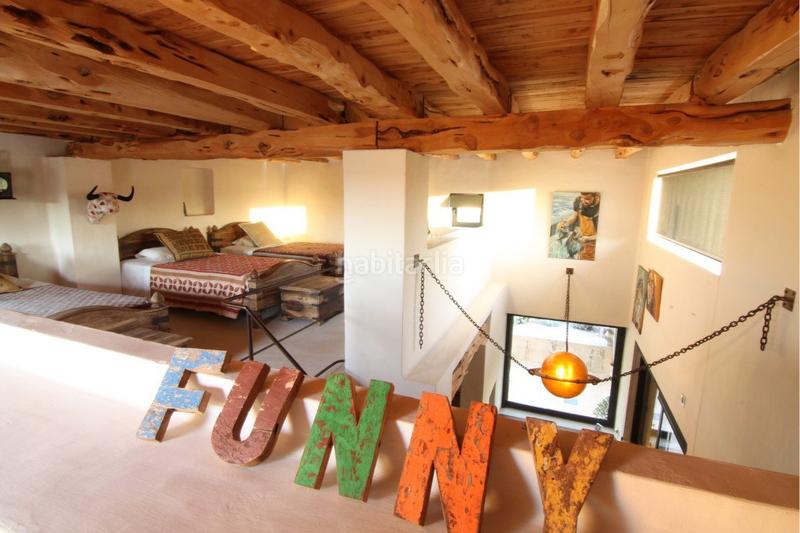 Foto 898c35ff-8053-411e-9d54-2095771f7434. Masia amb xemeneia aparcament piscina a Formentera